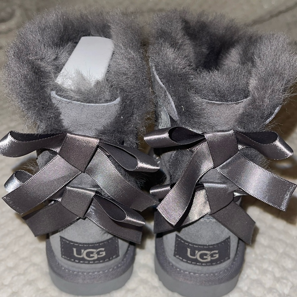 UGG Bailey Bow ll Boot Size 8